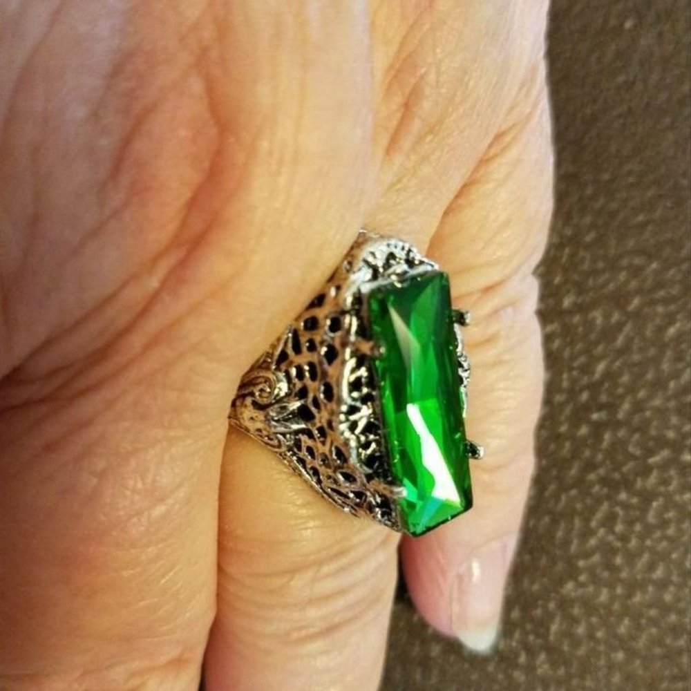 Retro Hollow Green Topaz Antique Silver Filigree Ring - Picture 6 of 7